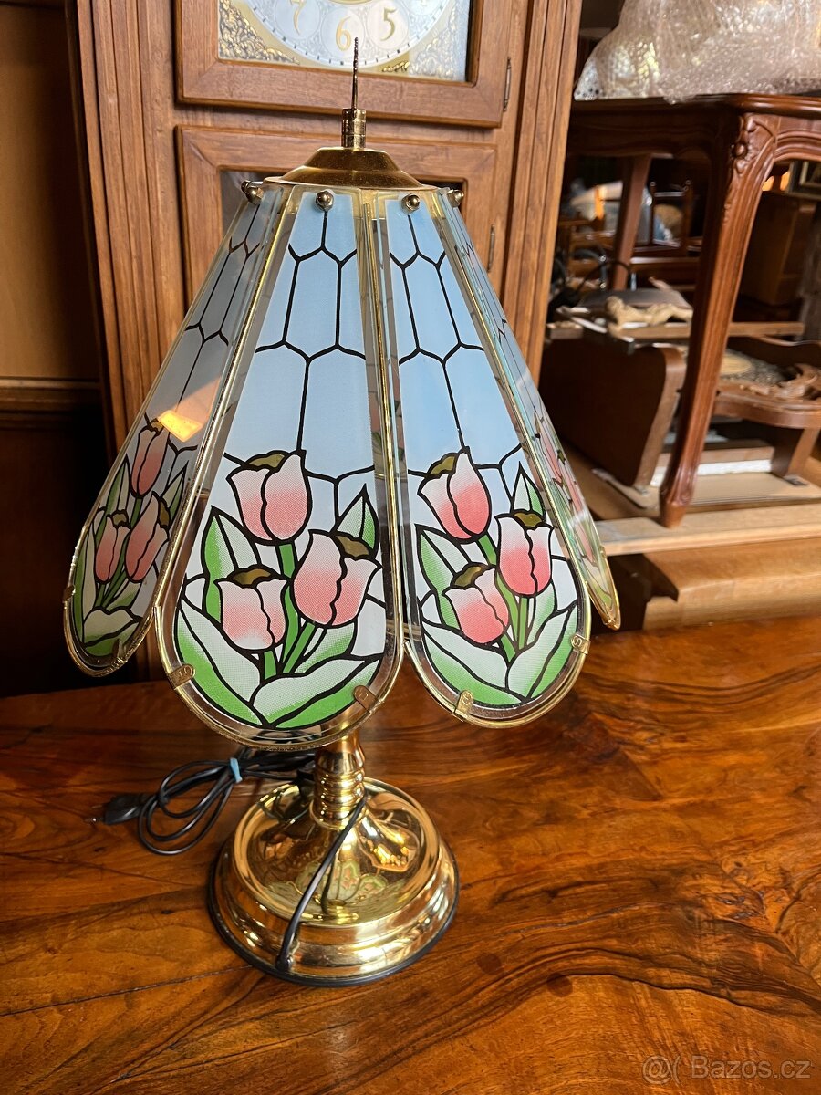 Stolní lampa s květinami
