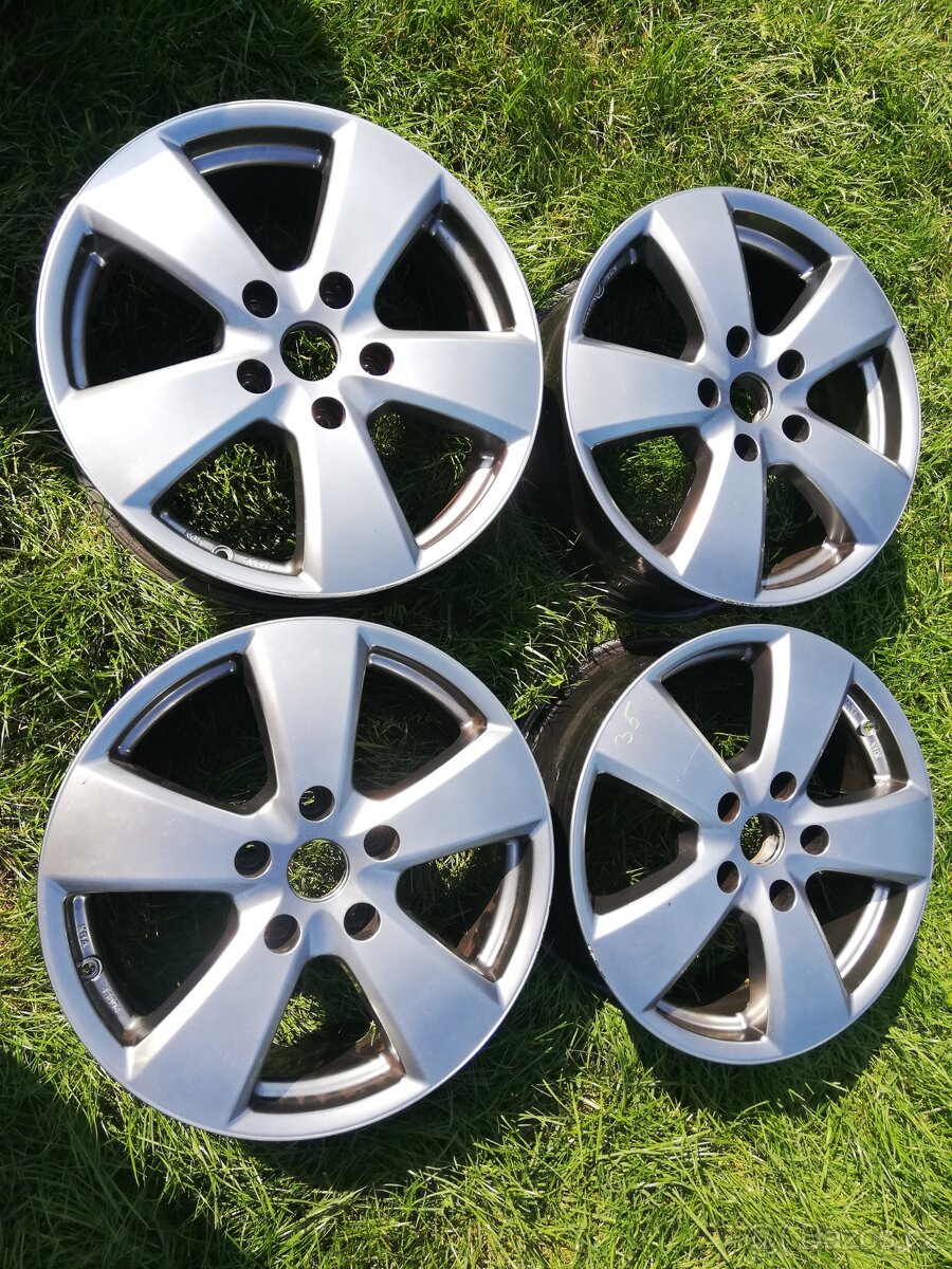 TOUAREG 18"ALU KOLA S ROZTEČÍ 5X130