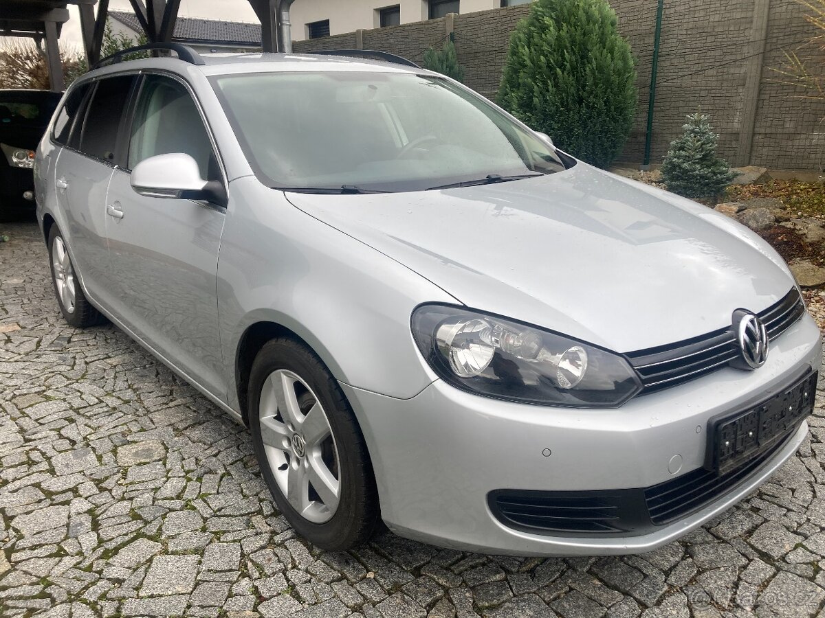 Volkswagen Golf combi 1.6 TDi 77 kW TAŽNÉ ZAŘÍZENÍ