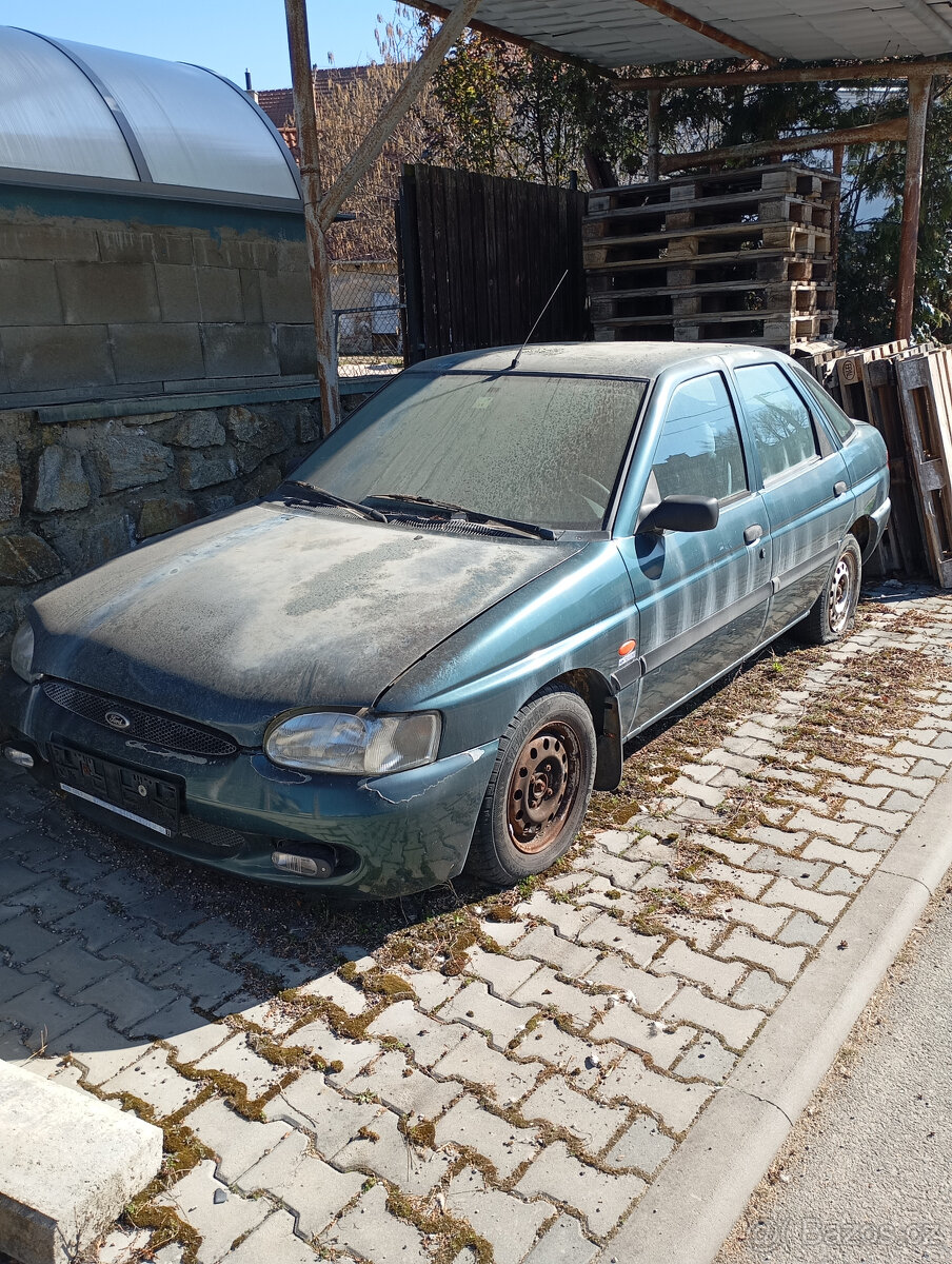 ford escort prodam