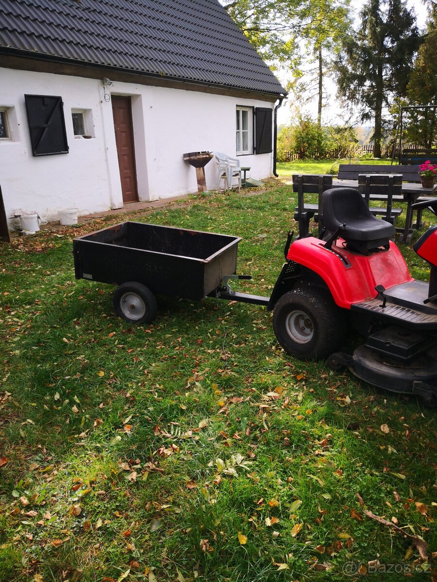 Sklopny vlek za traktůrek, sekačku
