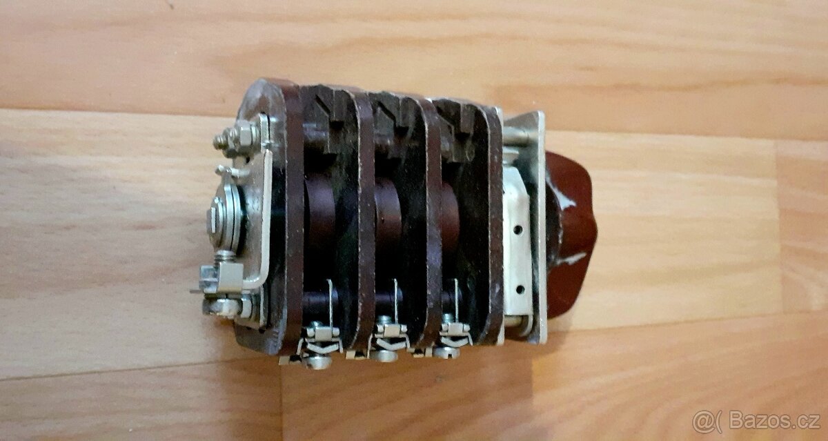 Přepínač TAH2 KSP02112, 15/380V