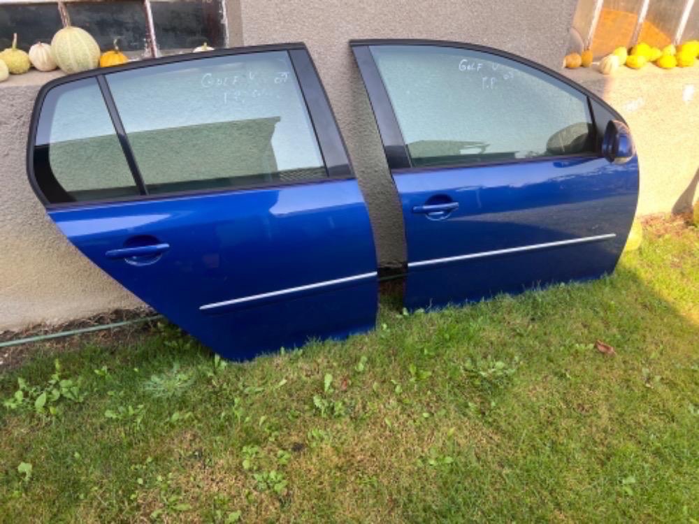 Dveře VW Golf V hatchback,cena za kus kompletních dve