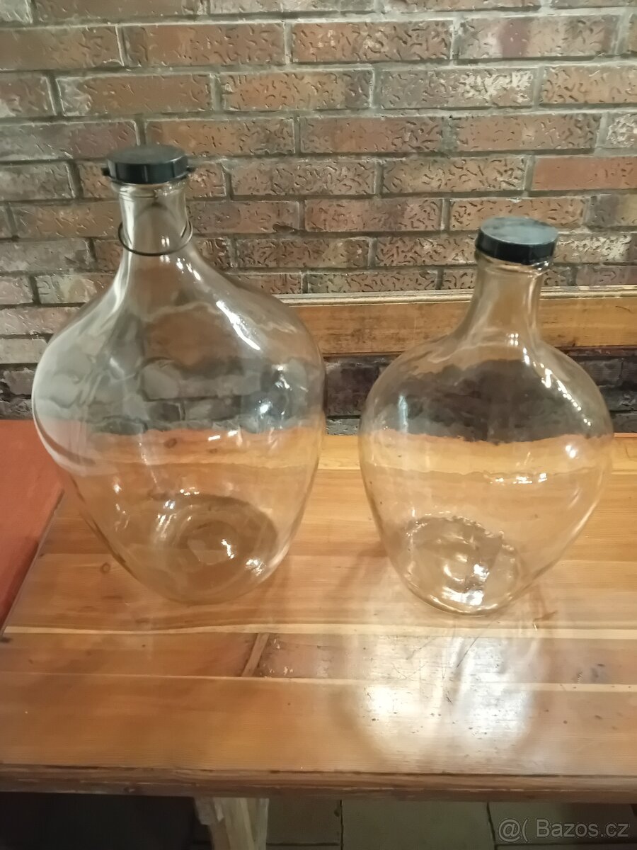 demižony 25 a 15 litrů