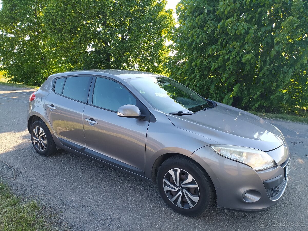 RENAULT MEGANE 3 HB platná STK ŠEDÁ METALÍZA