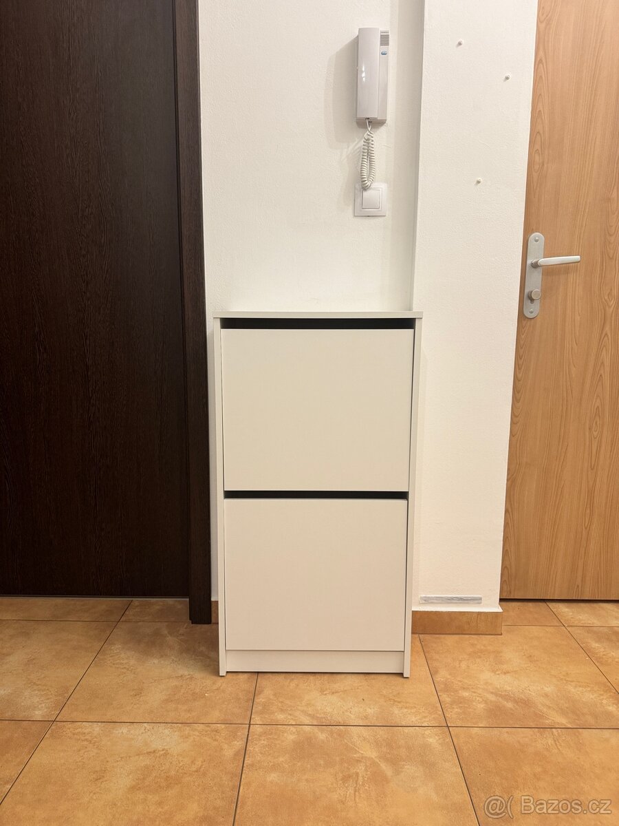 Prodám botník – bílý, výklopný