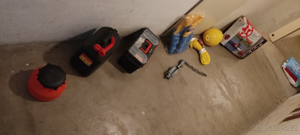 Příslušenství k motorovému nafukovacímu člunu