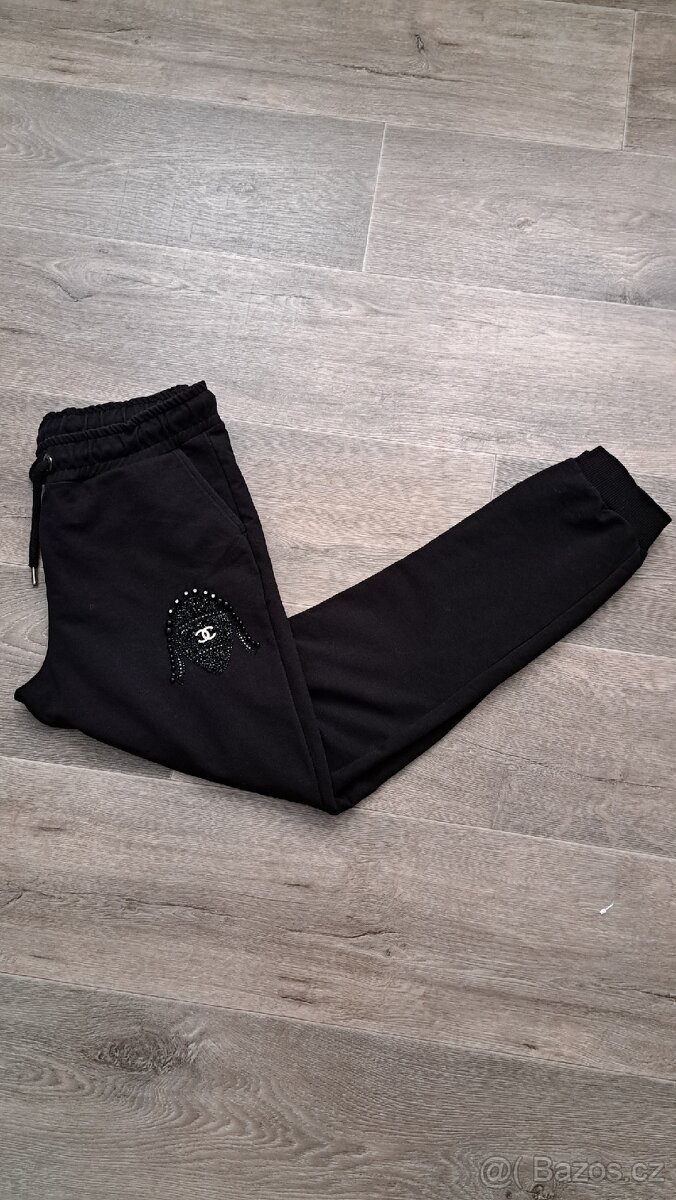 Hezké dámské tepláky Chanel