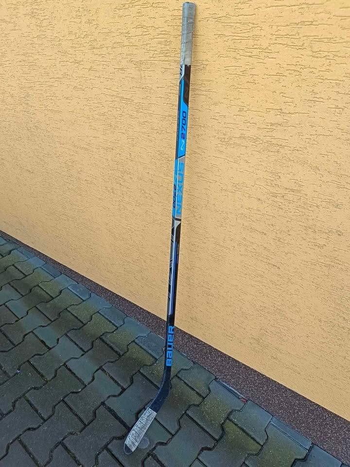 Prodám hokejku Bauer NEXUS