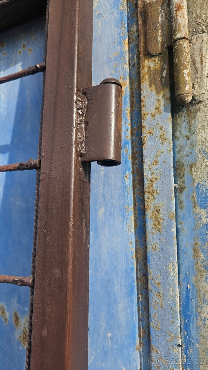 Vrátka, mříž na kotec.