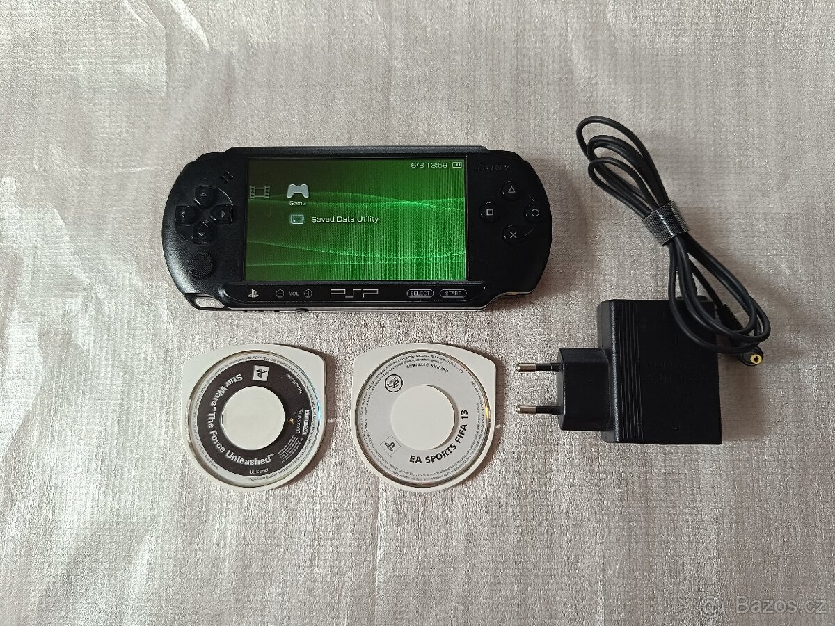 Herní konzole PSP, nabíječka + 2 hry / PlayStation Portable