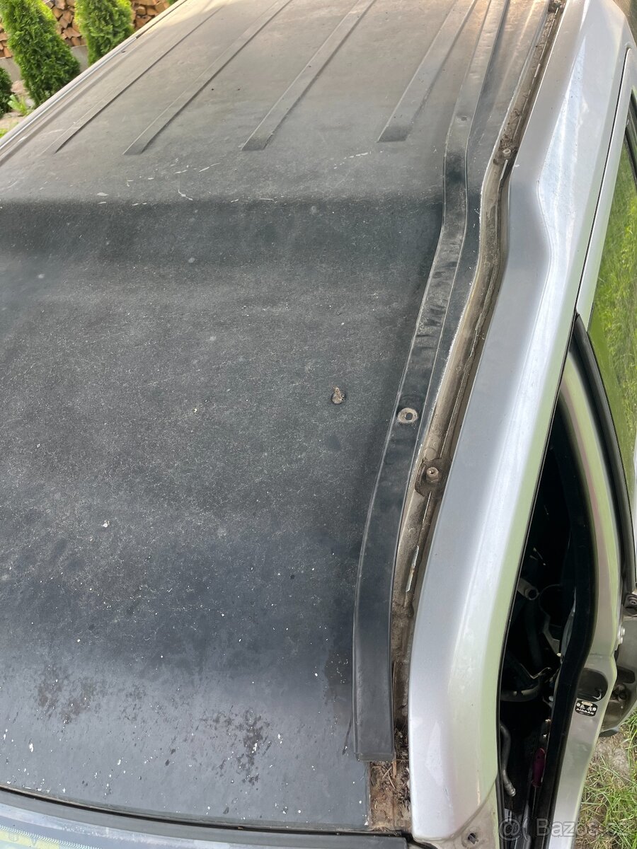 Krycí lišta na střechu Land Rover Discovery 3