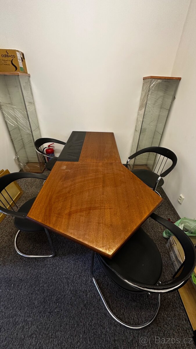 Designový stůl + 4 židle