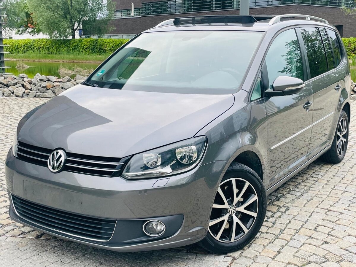 Volkswagen Touran 2.0TDI MANUÁL KAMERA VÝHŘEV TAŽNÉ HIGHLINE