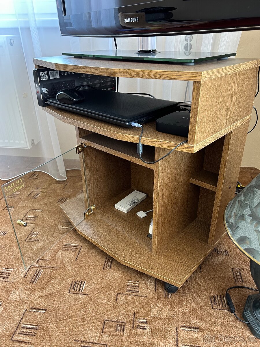 TV stolek