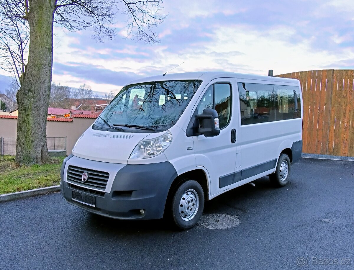 Půjčovna minibus 9 míst automat