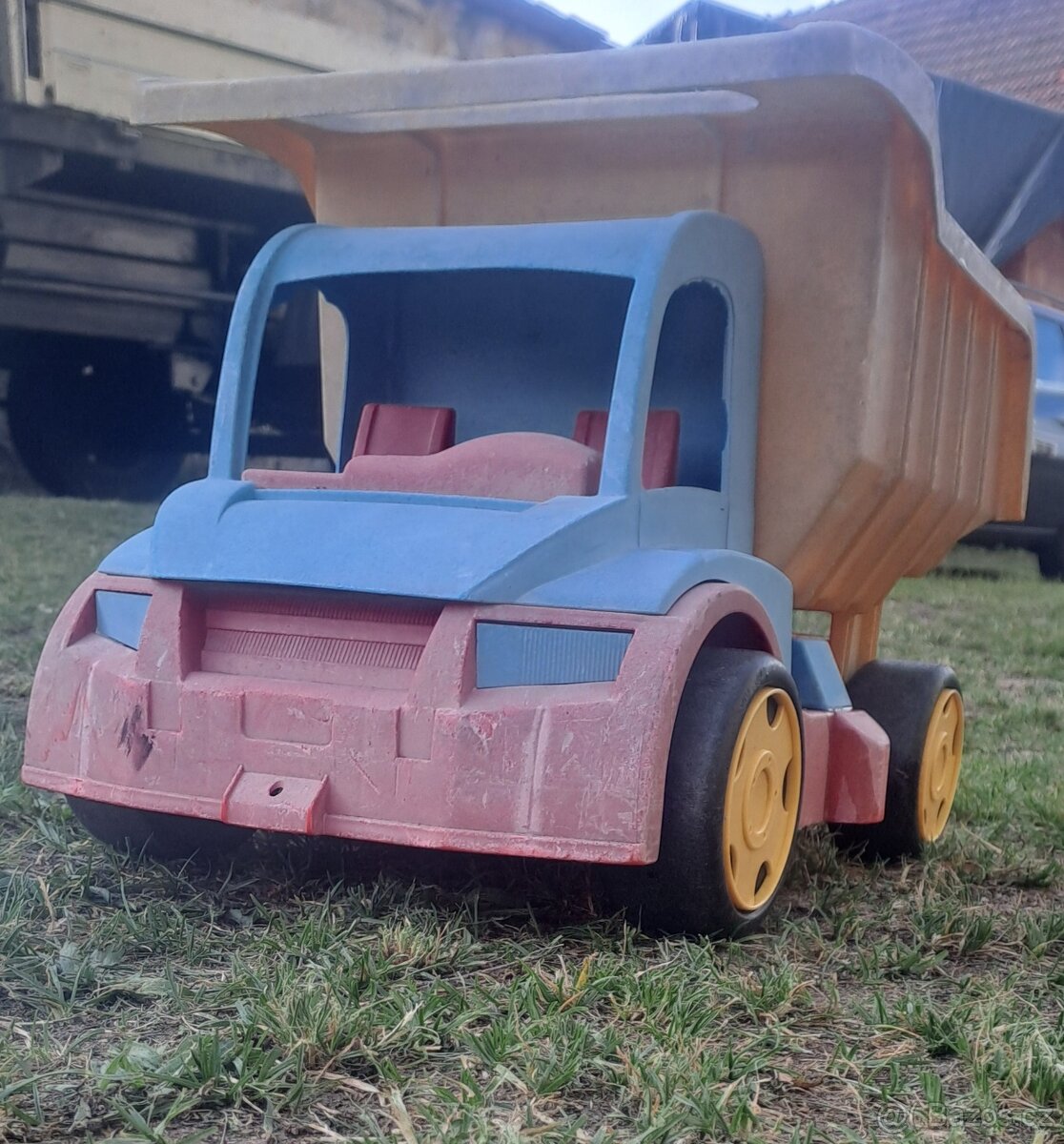 Nákladní auto