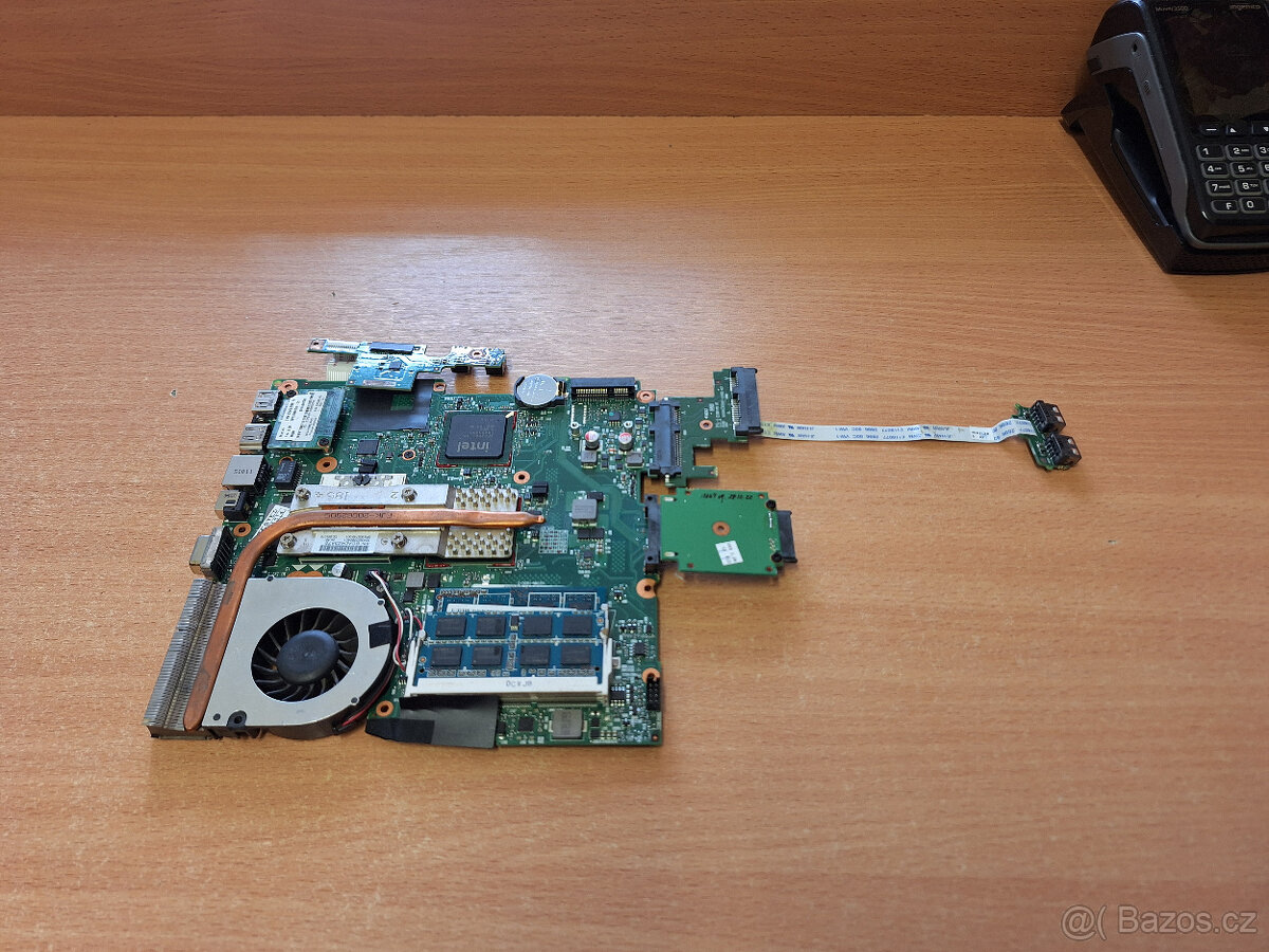 HP 620 - funkční základní deska s CPU a 4GB RAM+vše na foto