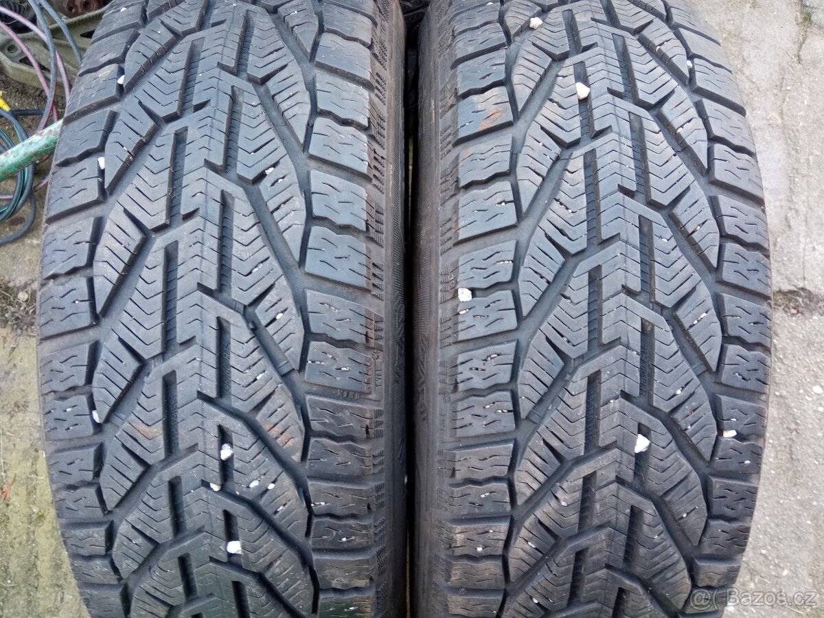 Prodám 2ks zimních pneumatik Sebring 195/60 R15