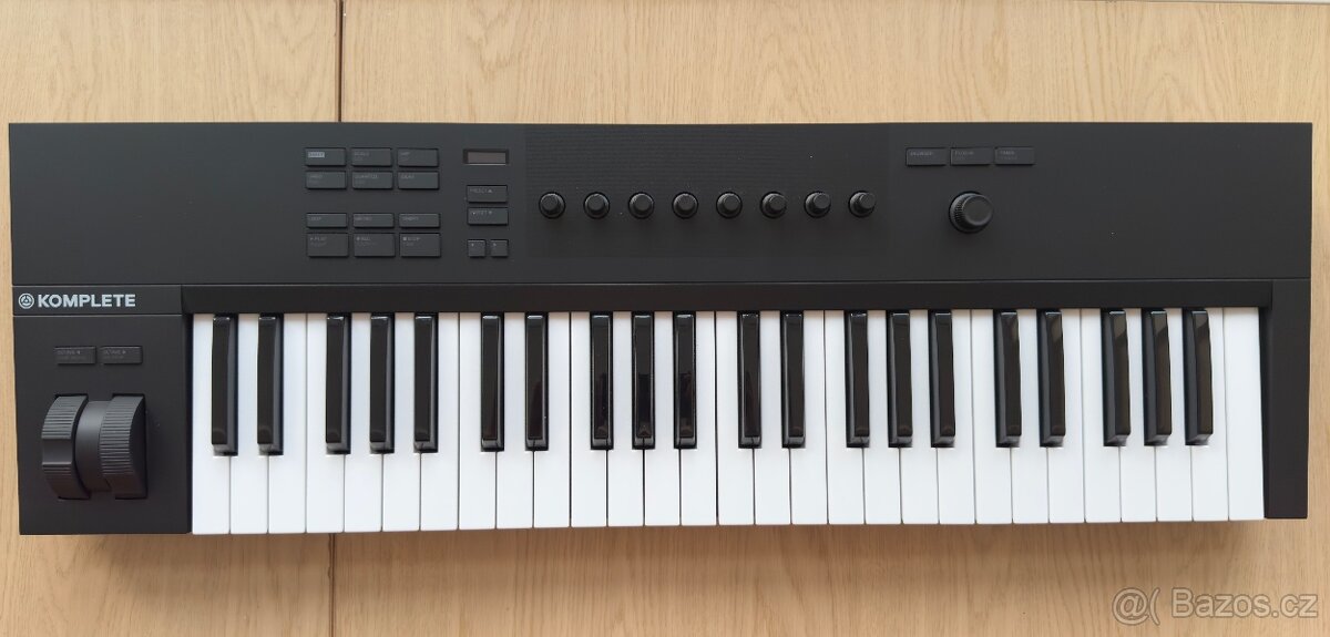 Komplete Kontrol A49 MIDI klávesy