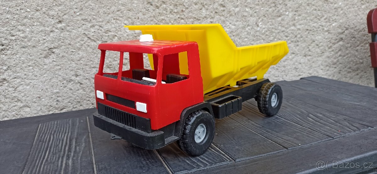 Retro hračka náklaďák