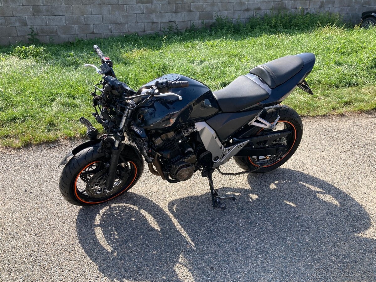 Rozprodam na nahradni dily KAWASAKI Z750 2004-2006