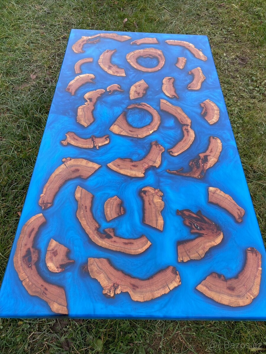 Epoxidový konferenční stůl