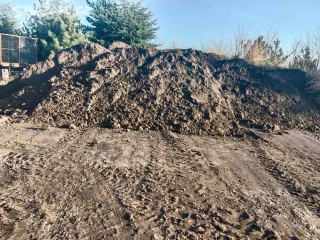 Uskladním hlína/zemina