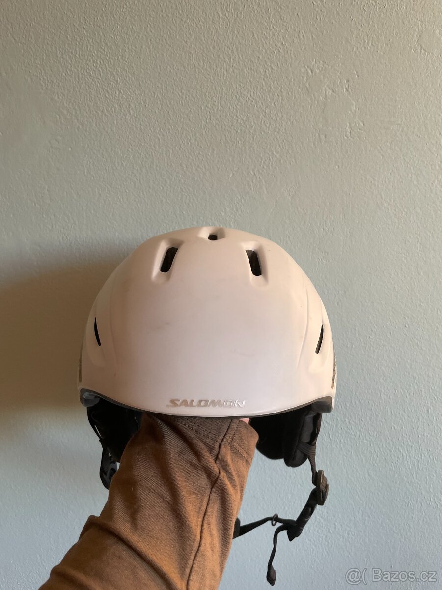 Dámská helma na lyžování