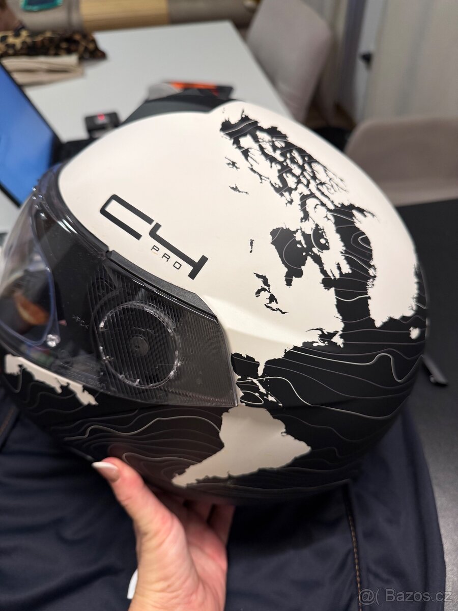 Schuberth C4 pro magnitudo vyklápěcí helma