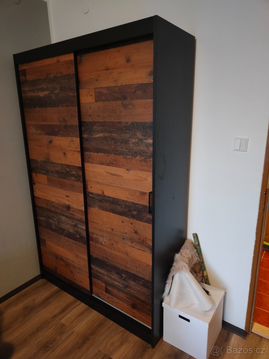 Šatní skříň