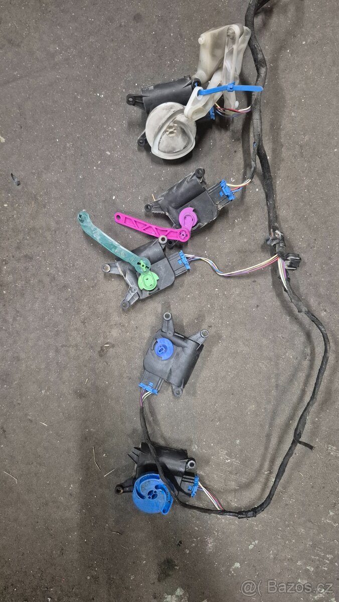 Motorky klapek klimatroniku A4 b6 b7