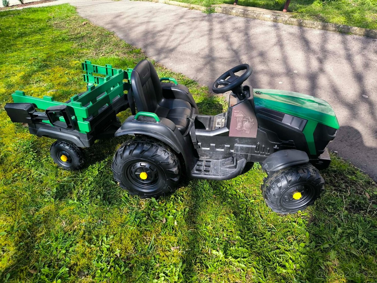 Dětský elektrický traktor s přívěsem