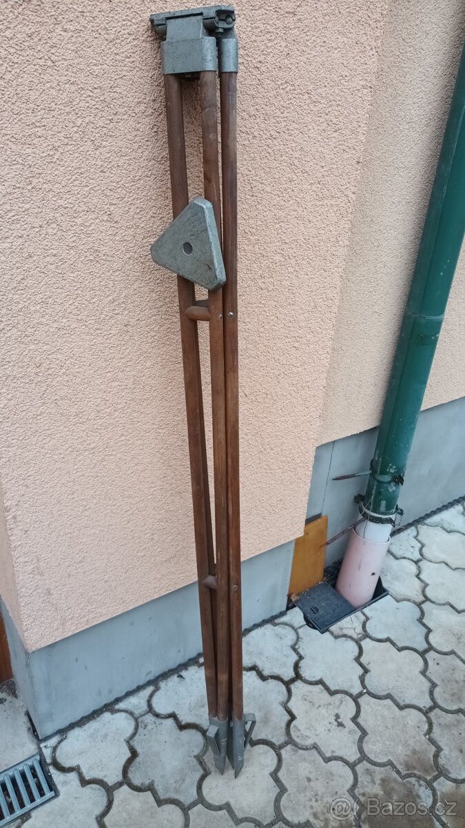 Starý stojan, stativ