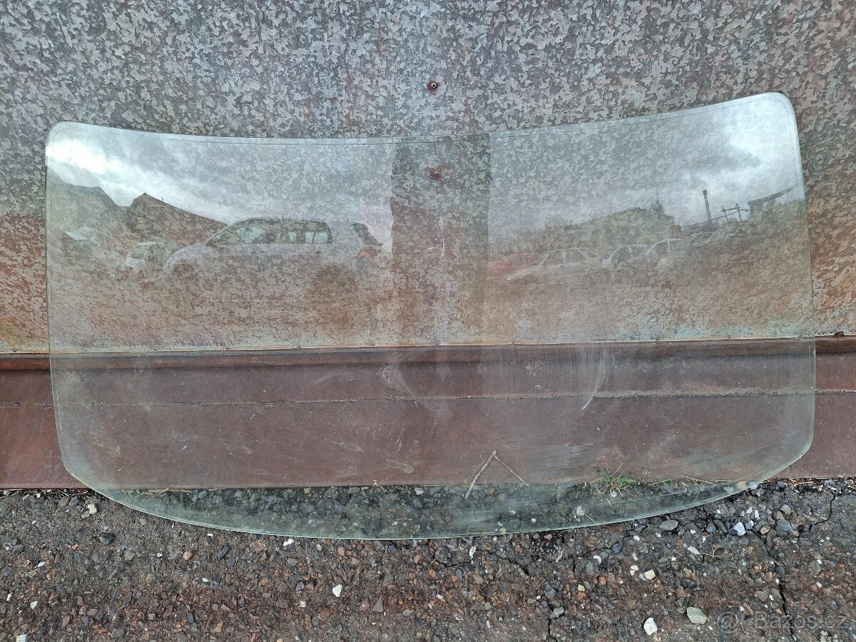 Čelní sklo Favorit