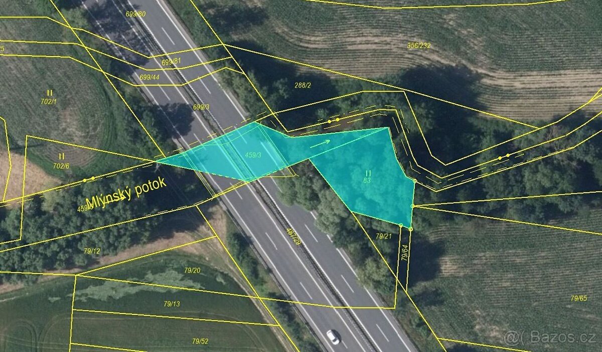 Pole 1 028 m²