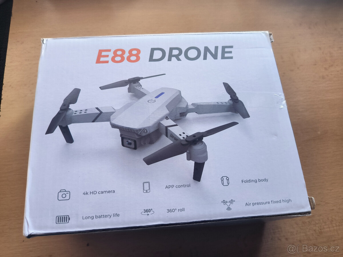 Dron E88