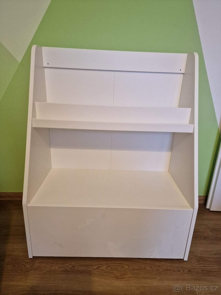 Police na knihy s úložným prostorem Bergig (Ikea)