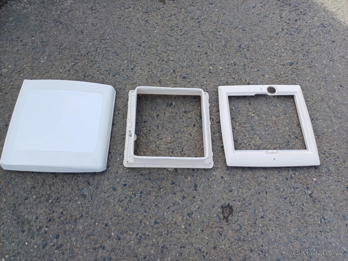 Střešní okno Thule Vent, 400 × 400 mm, s ventilací