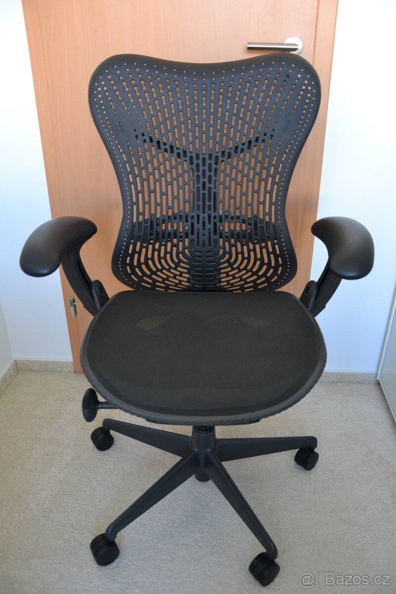 Kancelářská židle Herman Miller Mirra Top stav