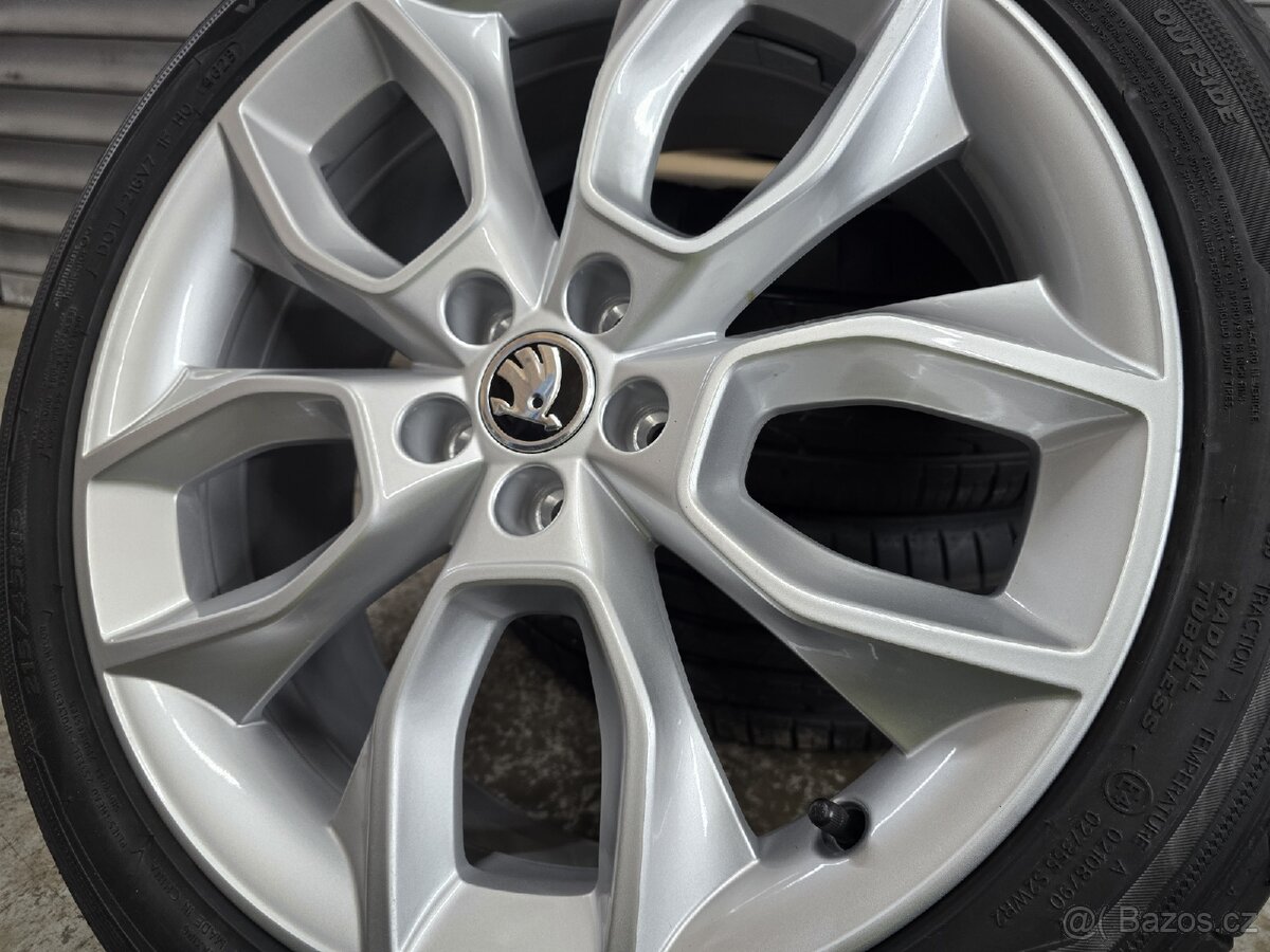 Nová letní sada orig. Škoda Kamiq 215/45 R18