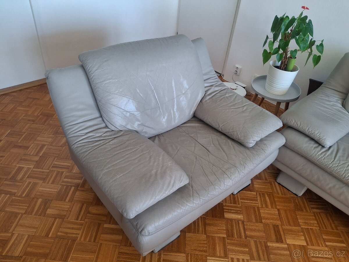Daruji koženou sedací soupravu italské zn. Natuzzi