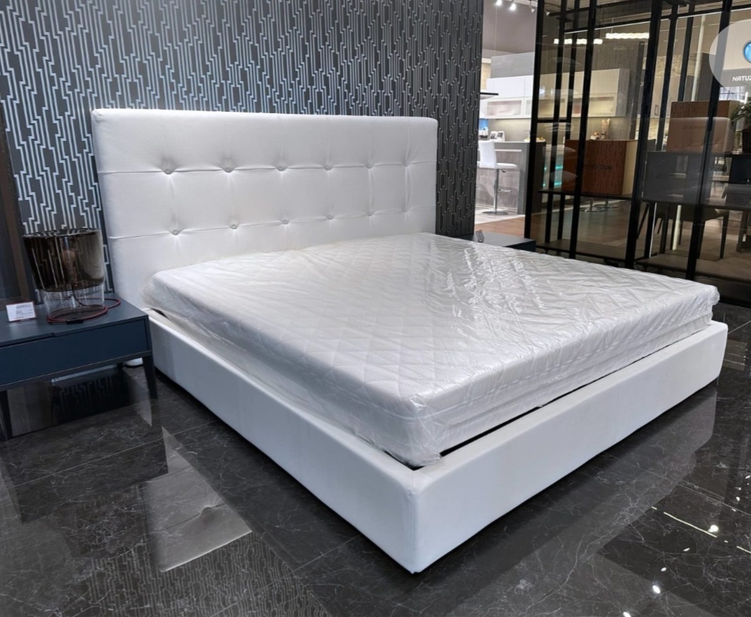 Postel Calligaris Swami