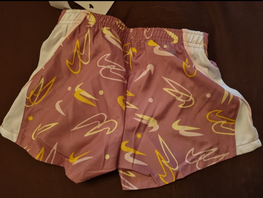 Dívčí Nike šortky 4-5 let