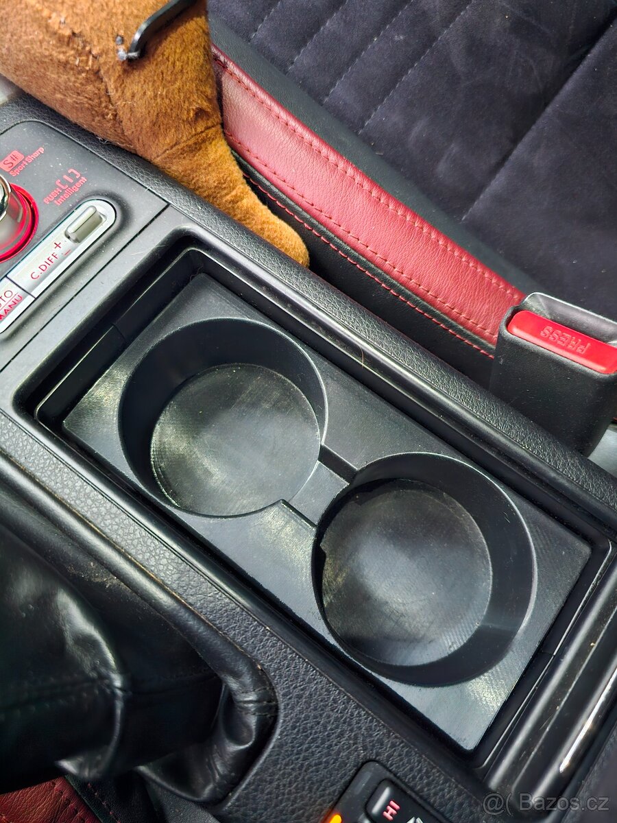 Držák na pití/Energetických nápojů Subaru STI 2008+