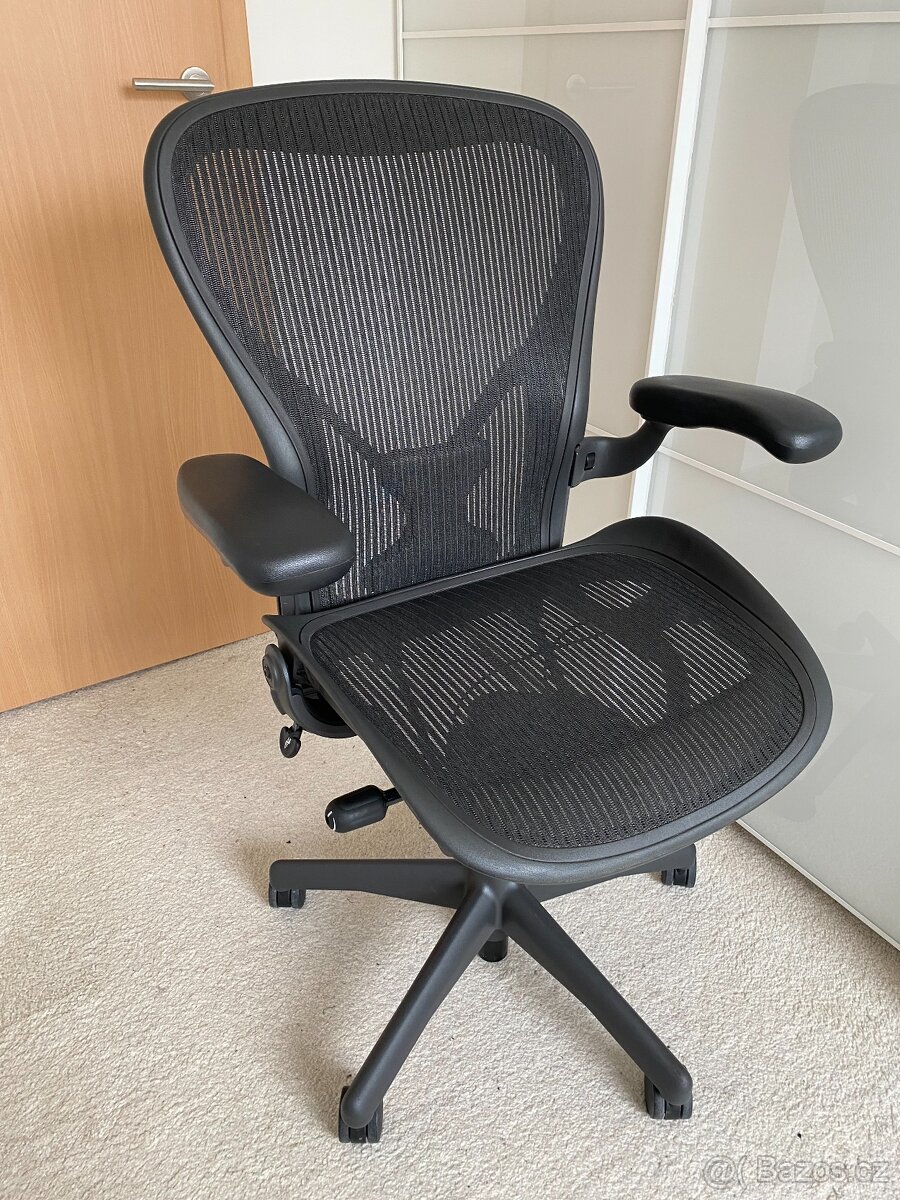 Kancelářská židle Herman Miller Aeron