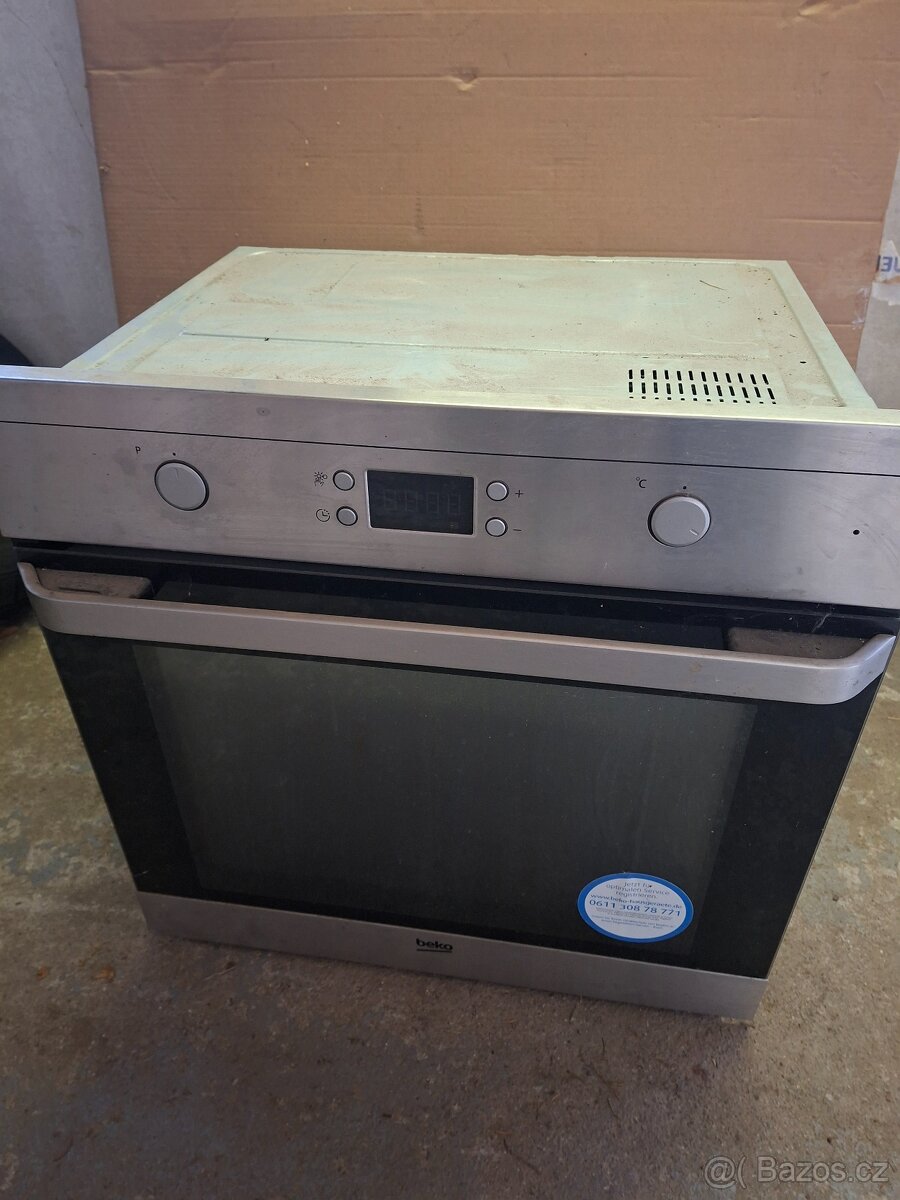Vestavná trouba BEKO