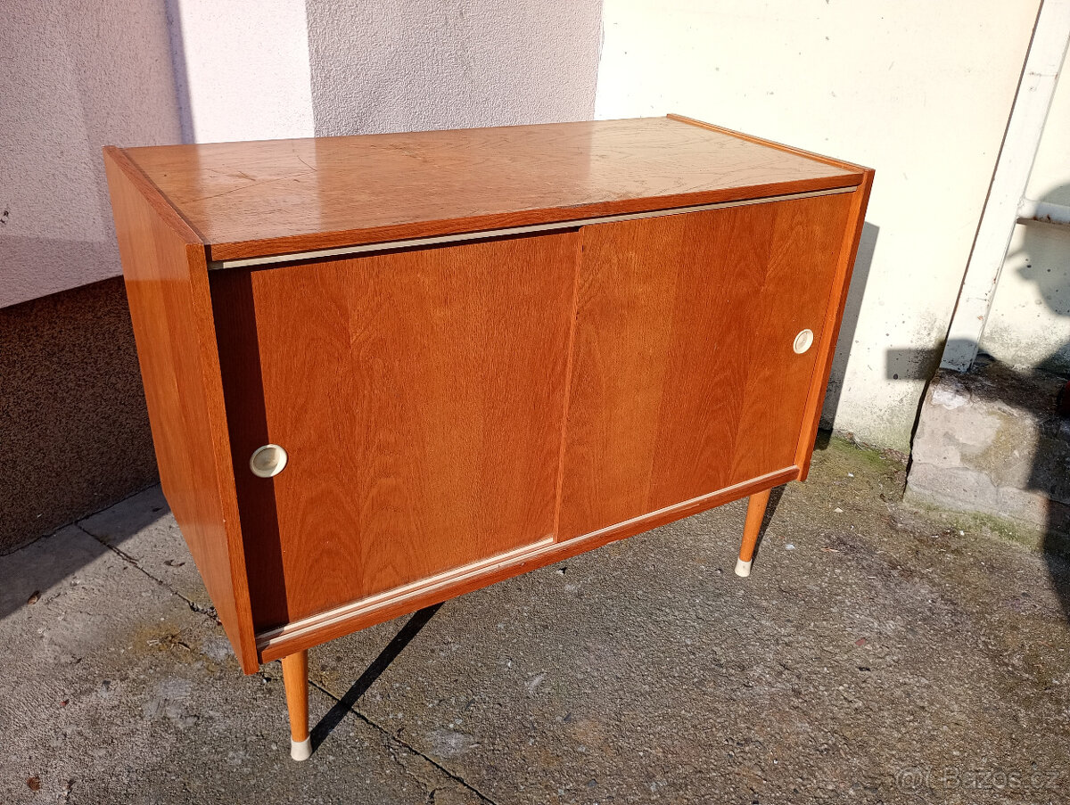 Skříňka menší,šoupací,pěkná