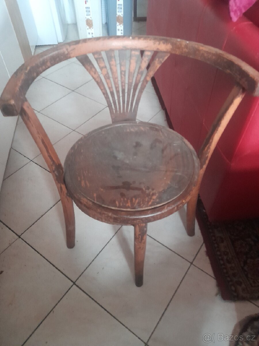 Stará židle Tonet