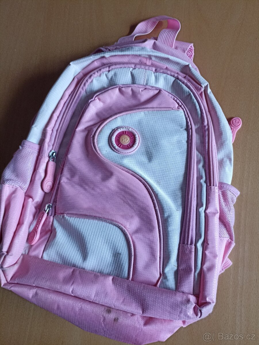 růžový batoh